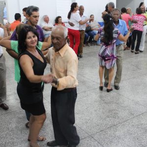Terceira Idade de Santa Vitória inicia os bailes semanais em grande estilo no prédio reformado pela Administração Municipal (39) Terceira Idade de Santa Vitória inicia os bailes semanais em grande estilo no prédio reformado pela Administração Municipal (39)