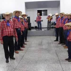 Terceira Idade de Santa Vitória inicia os bailes semanais em grande estilo no prédio reformado pela Administração Municipal (4) Terceira Idade de Santa Vitória inicia os bailes semanais em grande estilo no prédio reformado pela Administração Municipal (4)