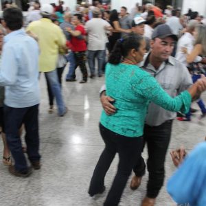 Terceira Idade de Santa Vitória inicia os bailes semanais em grande estilo no prédio reformado pela Administração Municipal (45) Terceira Idade de Santa Vitória inicia os bailes semanais em grande estilo no prédio reformado pela Administração Municipal (45)