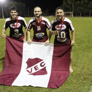 VEC é bicampeão do Campeonato de Futebol Amador de Santa Vitória (62) VEC é bicampeão do Campeonato de Futebol Amador de Santa Vitória (62)