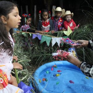 Escola Municipal Nossa Senhora das Graças destaca tradição e cultura local na festa popular “Arraiá do Campo” (13) Escola Municipal Nossa Senhora das Graças destaca tradição e cultura local na festa popular “Arraiá do Campo” (13)
