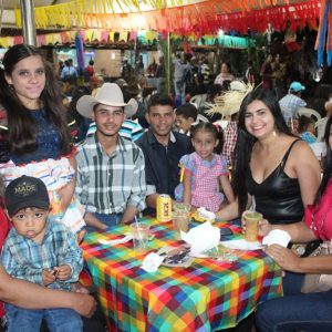 Escola Municipal Nossa Senhora das Graças destaca tradição e cultura local na festa popular “Arraiá do Campo” (26) Escola Municipal Nossa Senhora das Graças destaca tradição e cultura local na festa popular “Arraiá do Campo” (26)