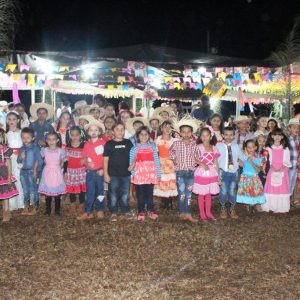 Escola Municipal Nossa Senhora das Graças destaca tradição e cultura local na festa popular “Arraiá do Campo” (33) Escola Municipal Nossa Senhora das Graças destaca tradição e cultura local na festa popular “Arraiá do Campo” (33)