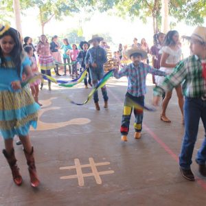 Escola do Campo “Luiz Dib” realiza Festa Junina (26) Escola do Campo “Luiz Dib” realiza Festa Junina (26)