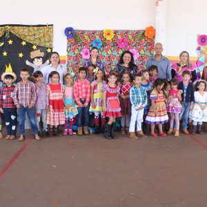 Escola do Campo “Luiz Dib” realiza Festa Junina (32) Escola do Campo “Luiz Dib” realiza Festa Junina (32)