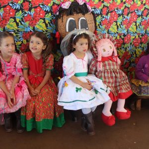 Escola do Campo “Luiz Dib” realiza Festa Junina (5) Escola do Campo “Luiz Dib” realiza Festa Junina (5)