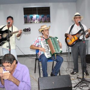 Festa Junina da terceira idade na sede do Conviver em Santa Vitória (12) Festa Junina da terceira idade na sede do Conviver em Santa Vitória (12)