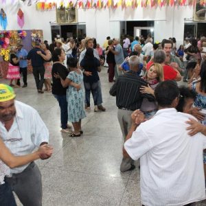 Festa Junina da terceira idade na sede do Conviver em Santa Vitória (14) Festa Junina da terceira idade na sede do Conviver em Santa Vitória (14)
