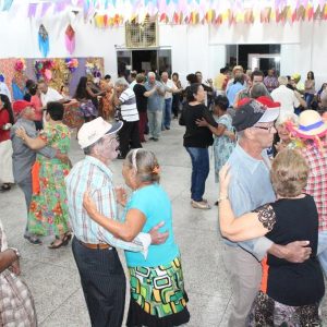 Festa Junina da terceira idade na sede do Conviver em Santa Vitória (16) Festa Junina da terceira idade na sede do Conviver em Santa Vitória (16)