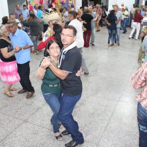 Festa Junina da terceira idade na sede do Conviver em Santa Vitória (17) Festa Junina da terceira idade na sede do Conviver em Santa Vitória (17)
