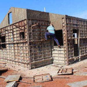 Prefeito e Vice acompanham a construção de 200 moradias do Programa Minha Casa Minha Vida no Residencial Jardim Europa (7) Prefeito e Vice acompanham a construção de 200 moradias do Programa Minha Casa Minha Vida no Residencial Jardim Europa (7)