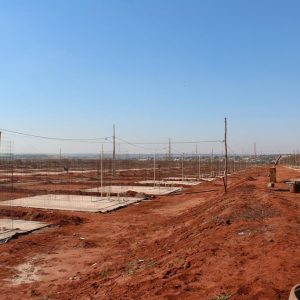 Prefeito e Vice acompanham a construção de 200 moradias do Programa Minha Casa Minha Vida no Residencial Jardim Europa (8) Prefeito e Vice acompanham a construção de 200 moradias do Programa Minha Casa Minha Vida no Residencial Jardim Europa (8)