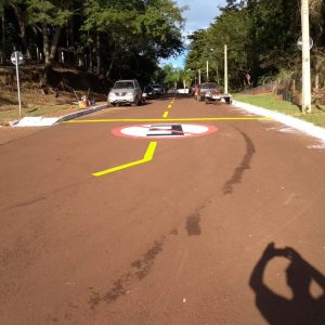 Prefeitura atende solicitação e realiza sinalização de trânsito na área do Píer de Chaveslândia (14) Prefeitura atende solicitação e realiza sinalização de trânsito na área do Píer de Chaveslândia (14)