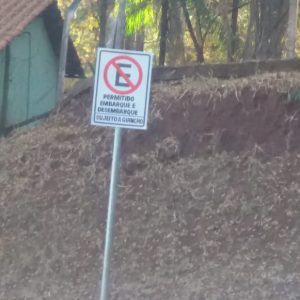 Prefeitura atende solicitação e realiza sinalização de trânsito na área do Píer de Chaveslândia (16) Prefeitura atende solicitação e realiza sinalização de trânsito na área do Píer de Chaveslândia (16)