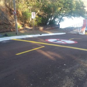 Prefeitura atende solicitação e realiza sinalização de trânsito na área do Píer de Chaveslândia (17) Prefeitura atende solicitação e realiza sinalização de trânsito na área do Píer de Chaveslândia (17)