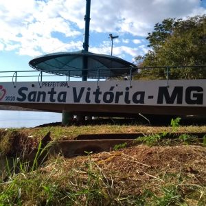 Prefeitura atende solicitação e realiza sinalização de trânsito na área do Píer de Chaveslândia (2) Prefeitura atende solicitação e realiza sinalização de trânsito na área do Píer de Chaveslândia (2)