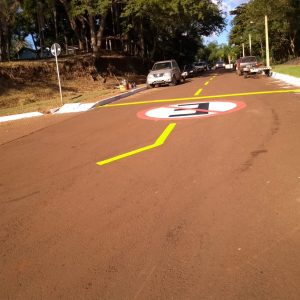 Prefeitura atende solicitação e realiza sinalização de trânsito na área do Píer de Chaveslândia (4) Prefeitura atende solicitação e realiza sinalização de trânsito na área do Píer de Chaveslândia (4)