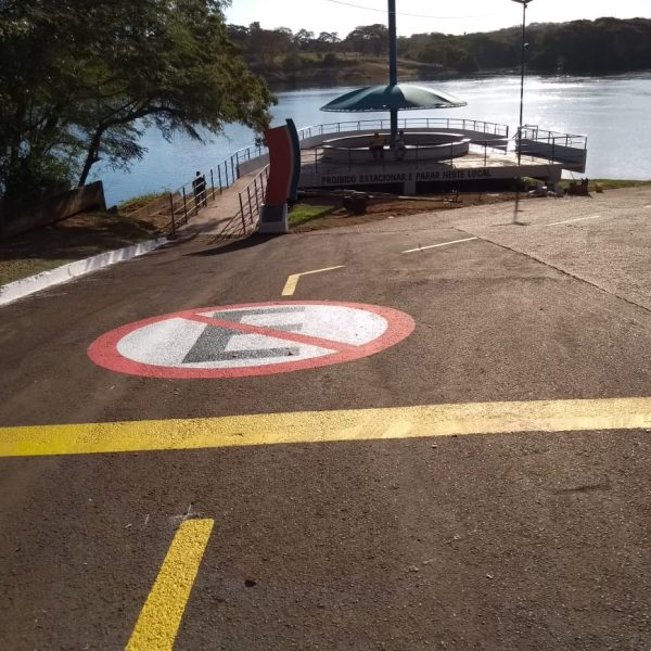 Prefeitura atende solicitação e realiza sinalização de trânsito na área do Píer de Chaveslândia (9) Prefeitura atende solicitação e realiza sinalização de trânsito na área do Píer de Chaveslândia (9)