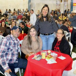 “Arraiá da Alegria” movimenta Chaveslândia (35)