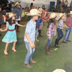 “Arraiá da Alegria” movimenta Chaveslândia (49)