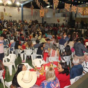 “Arraiá da Alegria” movimenta Chaveslândia (61)