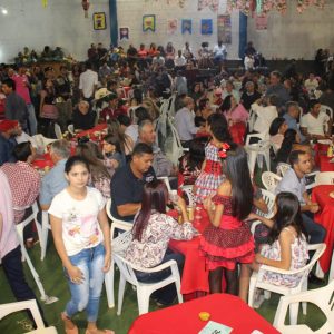 “Arraiá da Alegria” movimenta Chaveslândia (62)