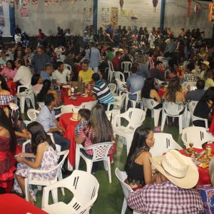 “Arraiá da Alegria” movimenta Chaveslândia (63)