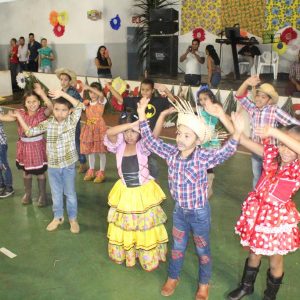 “Arraiá da Alegria” movimenta Chaveslândia (67)