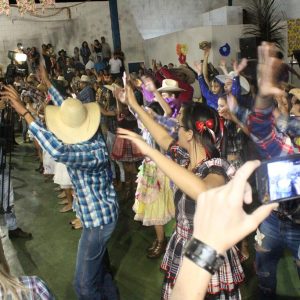 “Arraiá da Alegria” movimenta Chaveslândia (73)