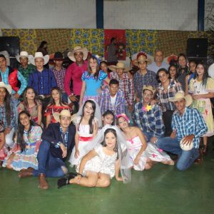 “Arraiá da Alegria” movimenta Chaveslândia (74)