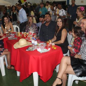 “Arraiá da Alegria” movimenta Chaveslândia (78)