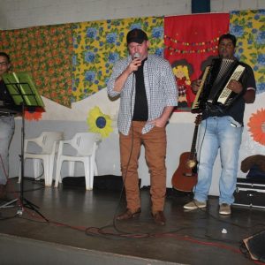 “Arraiá da Alegria” movimenta Chaveslândia (82)