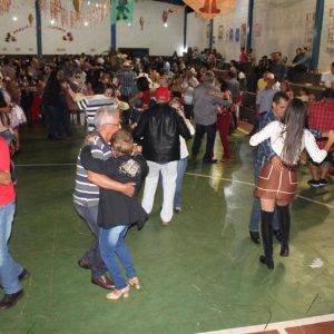 “Arraiá da Alegria” movimenta Chaveslândia (83)