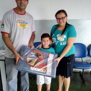 Entrega de cobertores para a população carente de Santa Vitória (10) Entrega de cobertores para a população carente de Santa Vitória (10)
