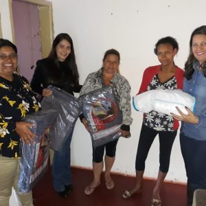Entrega de cobertores para a população carente de Santa Vitória (12) Entrega de cobertores para a população carente de Santa Vitória (12)