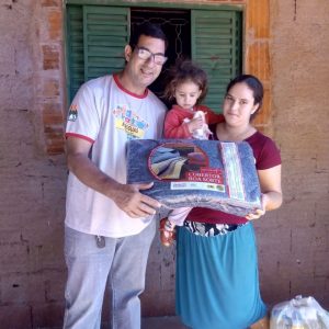 Entrega de cobertores para a população carente de Santa Vitória (13) Entrega de cobertores para a população carente de Santa Vitória (13)