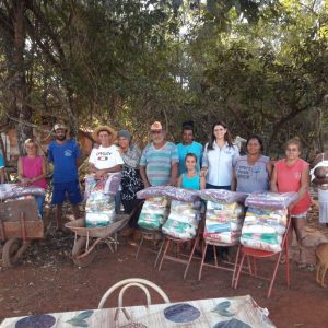 Entrega de cobertores para a população carente de Santa Vitória (14) Entrega de cobertores para a população carente de Santa Vitória (14)