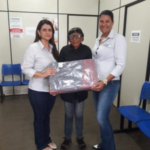 Entrega de cobertores para a população carente de Santa Vitória (3) Entrega de cobertores para a população carente de Santa Vitória (3)