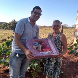 Entrega de cobertores para a população carente de Santa Vitória (5) Entrega de cobertores para a população carente de Santa Vitória (5)