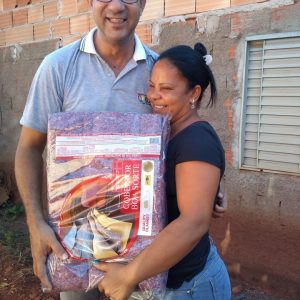 Entrega de cobertores para a população carente de Santa Vitória (8) Entrega de cobertores para a população carente de Santa Vitória (8)
