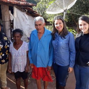 Entrega de cobertores para a população carente de Santa Vitória (9) Entrega de cobertores para a população carente de Santa Vitória (9)