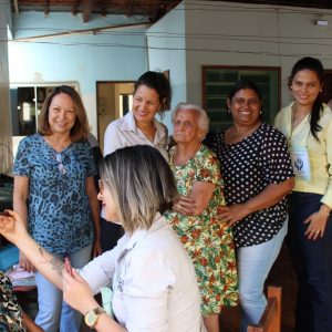 CRAS e voluntários promovem dia de beleza para os idosos do Lar “Dionísio de Souza Santos” (17) CRAS e voluntários promovem dia de beleza para os idosos do Lar “Dionísio de Souza Santos” (17)