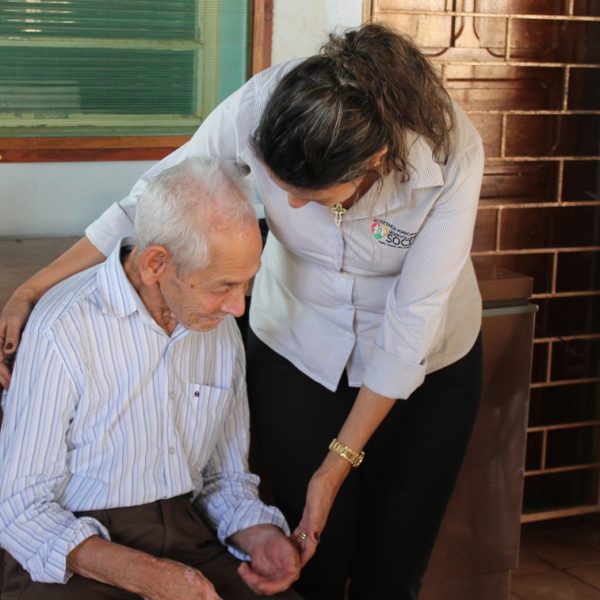 CRAS e voluntários promovem dia de beleza para os idosos do Lar “Dionísio de Souza Santos” (2) CRAS e voluntários promovem dia de beleza para os idosos do Lar “Dionísio de Souza Santos” (2)