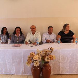 Encontro em Santa Vitória debate a Base Nacional Comum Curricular (1) Encontro em Santa Vitória debate a Base Nacional Comum Curricular (1)