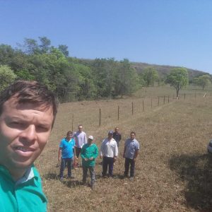 Ações do Colmeia continuam em ritmo acelerado para a conclusão do cercamento das nascentes do Ribeirão Invernada, em Santa Vitória Ações do Colmeia continuam em ritmo acelerado para a conclusão do cercamento das nascentes do Ribeirão Invernada, em Santa Vitória