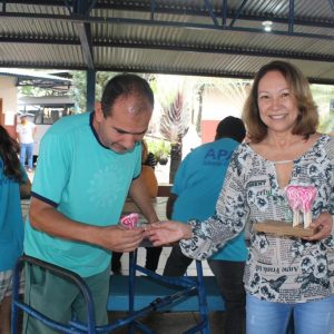Mariza Curi é madrinha de coração dos alunos da APAE e participa das comemorações da Semana das Crianças na instituição (10) Mariza Curi é madrinha de coração dos alunos da APAE e participa das comemorações da Semana das Crianças na instituição (10)