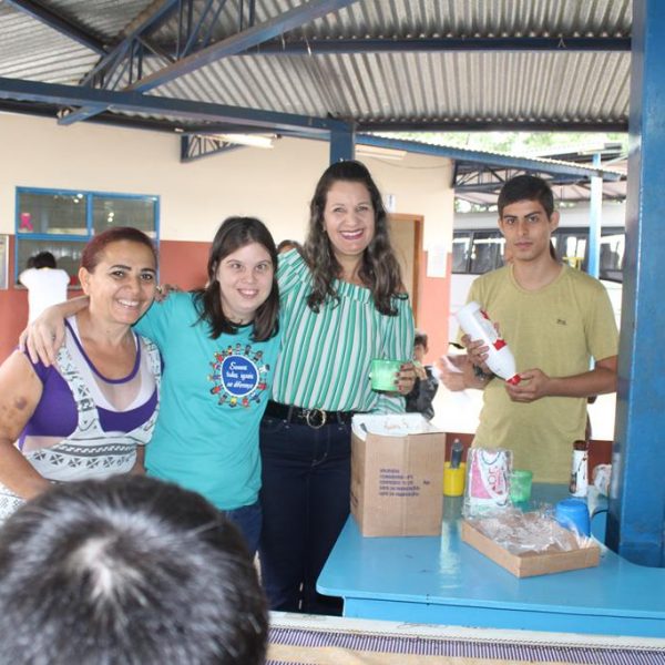 Mariza Curi é madrinha de coração dos alunos da APAE e participa das comemorações da Semana das Crianças na instituição (2) Mariza Curi é madrinha de coração dos alunos da APAE e participa das comemorações da Semana das Crianças na instituição (2)