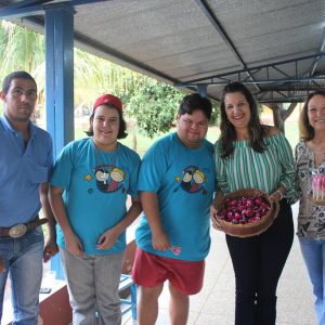 Mariza Curi é madrinha de coração dos alunos da APAE e participa das comemorações da Semana das Crianças na instituição (8) Mariza Curi é madrinha de coração dos alunos da APAE e participa das comemorações da Semana das Crianças na instituição (8)