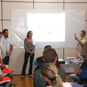 Prefeito empossa ACS’s e ACE’s, oferta Capacitação, e inaugura Auditório na sede da Vigilância em Saúde (10) Prefeito empossa ACS's e ACE's, oferta Capacitação, e inaugura Auditório na sede da Vigilância em Saúde (10)