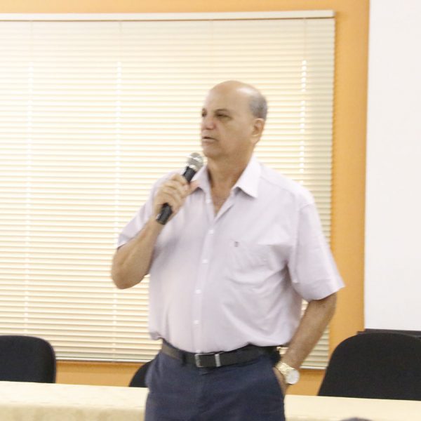Prefeito empossa ACS’s e ACE’s, oferta Capacitação, e inaugura Auditório na sede da Vigilância em Saúde (2) Prefeito empossa ACS's e ACE's, oferta Capacitação, e inaugura Auditório na sede da Vigilância em Saúde (2)